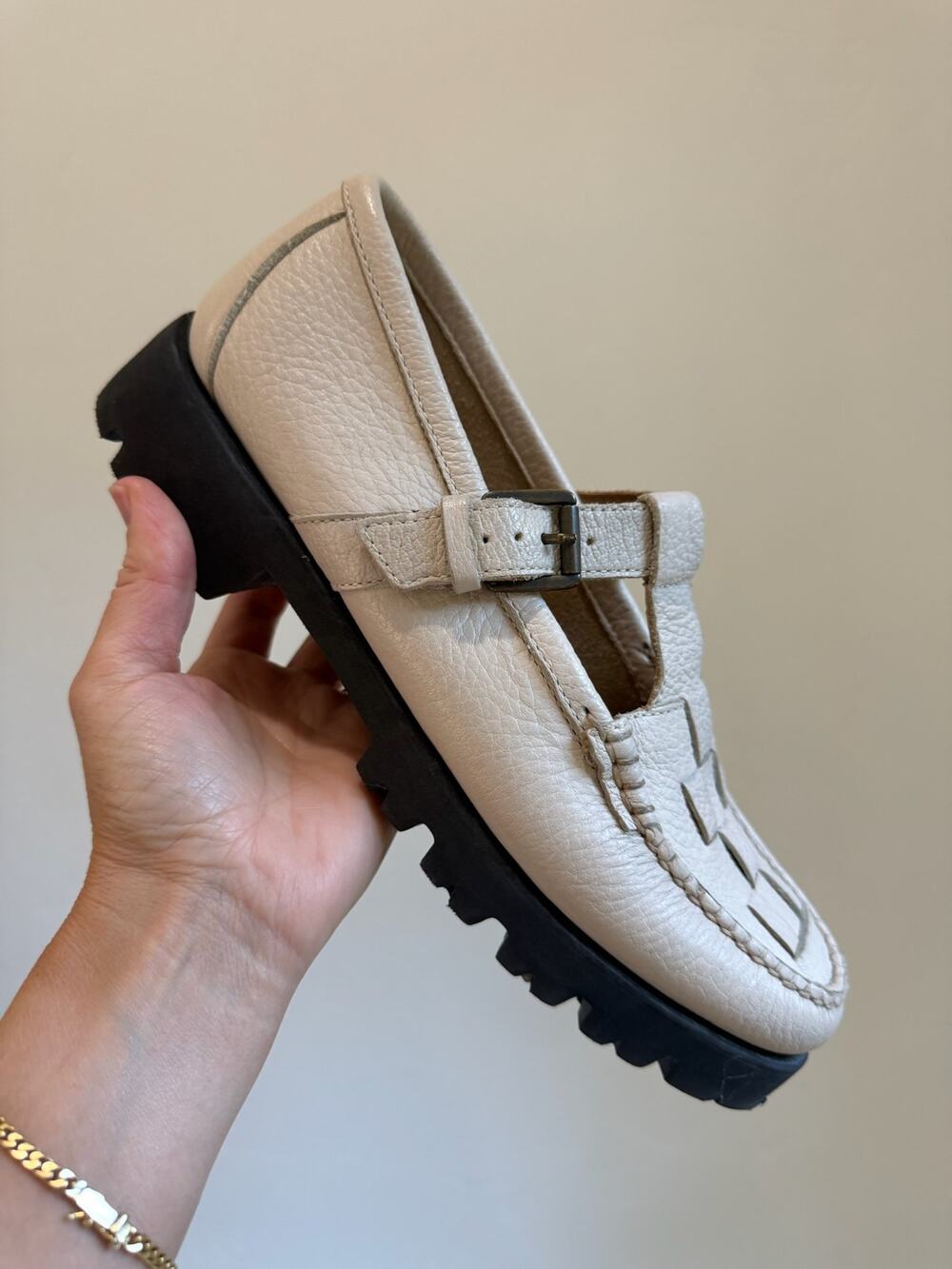 G H Bass Co Women's 8 Weejuns Loafers Mary Jane Fisherman Off White Lug